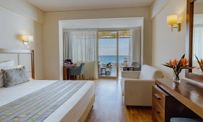Mini Full Sea View Suites with Private Outdoor Jacuzzi & Terrace