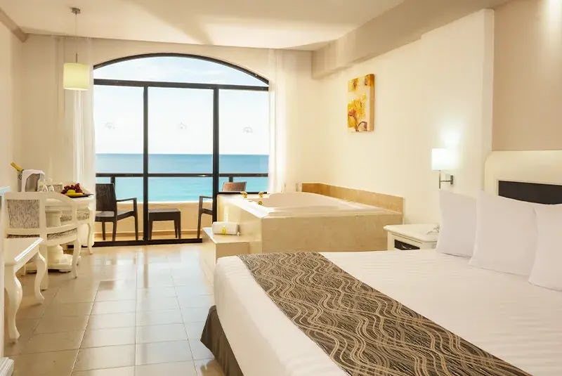golden-parnassus-all-inclusive-resort-and-spa-cancun-club-suite-ocean-view_2113