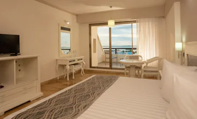 Deluxe KIng Lagoon View