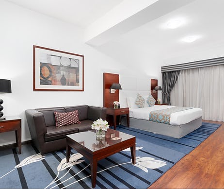 golden-sand-hotel-and-residence-sharjah-premier-king-room-01_10716