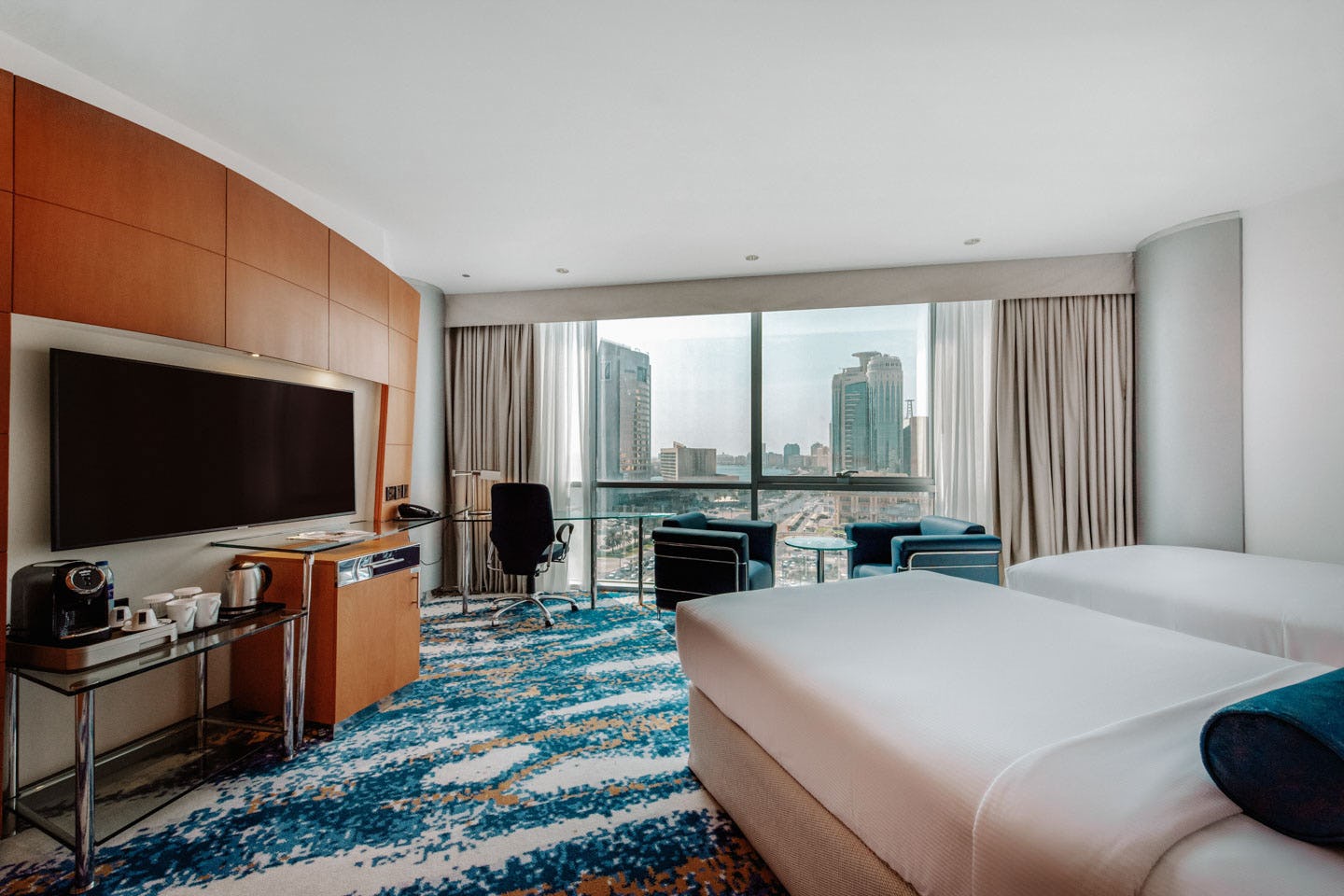 golden-sands-hotel-creek-dubai-deluxe-room-01_22