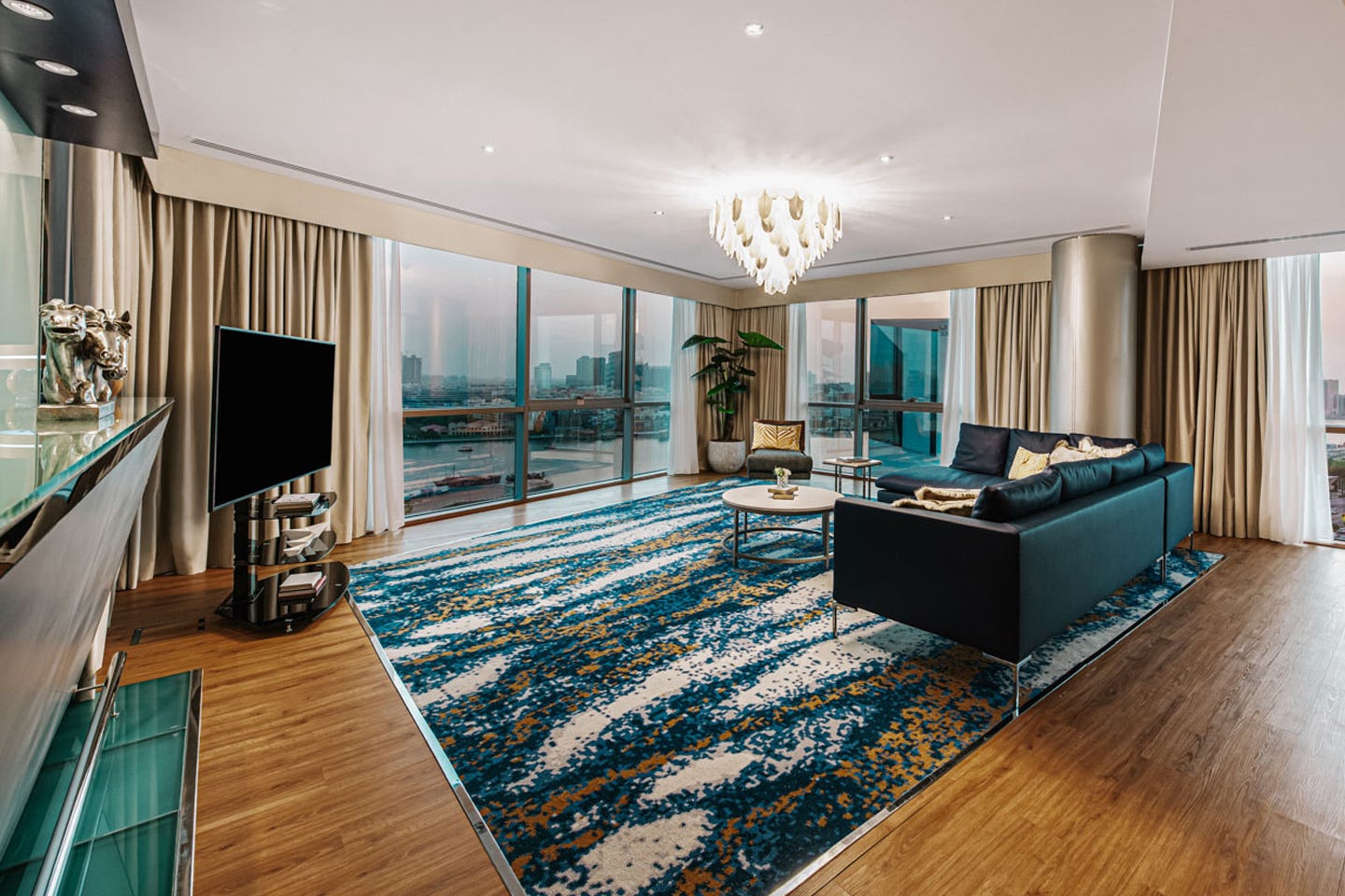 golden-sands-hotel-creek-dubai-grand-suite-with-watefront-01_22