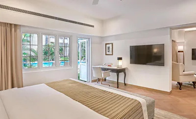 Deluxe Poolside Suite