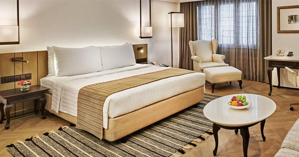 goodwood-park-hotel-deluxe-room_410