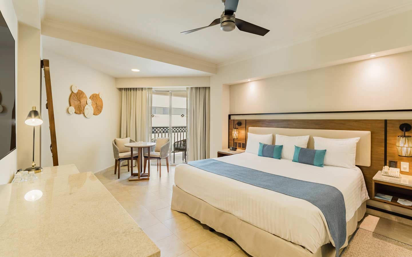 gr-solaris-cancun-mexico-lagoon-view-room_2749