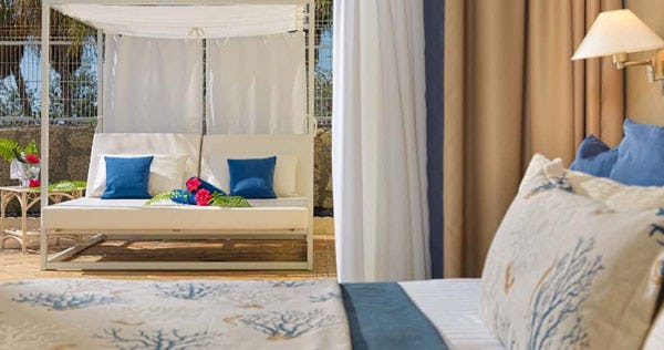 gran-oasis-resort-one-bedroom-suite-with-balinese-bed_11348