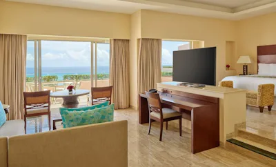 Infinite Ocean Front Honeymoon Master Suite