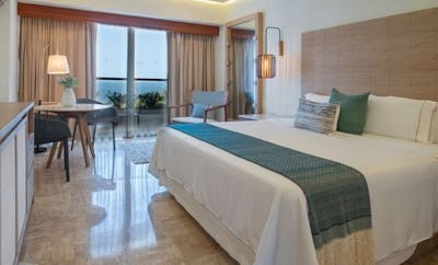 Deluxe Room, 1 King, Ocean View