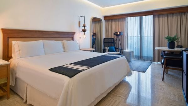 Superior Room, 1 King, Partial Ocean View