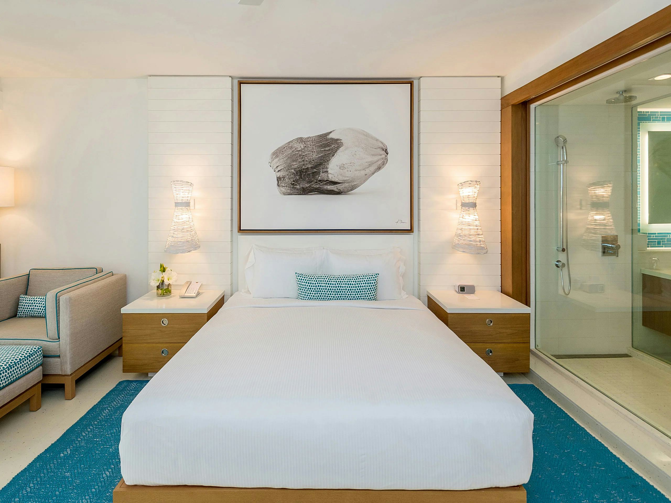 1 King Bed with Fountain View