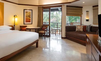 1 King Bed Club Access