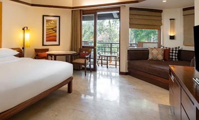 1 King Bed Garden View