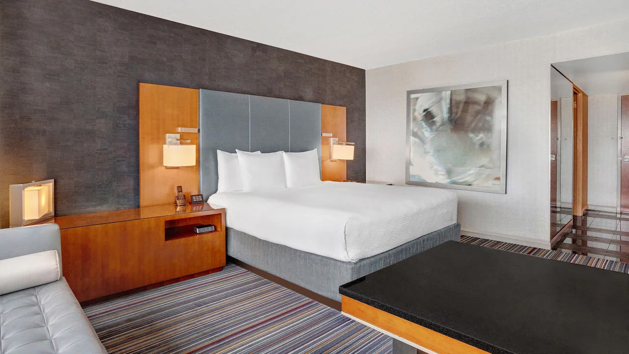 grand-hyatt-dfw-1-king-bed_5724