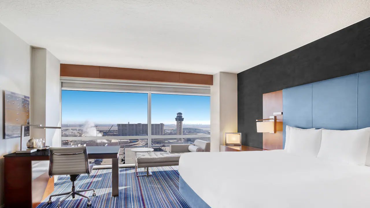grand-hyatt-dfw-1-king-bed-high-floor_5724