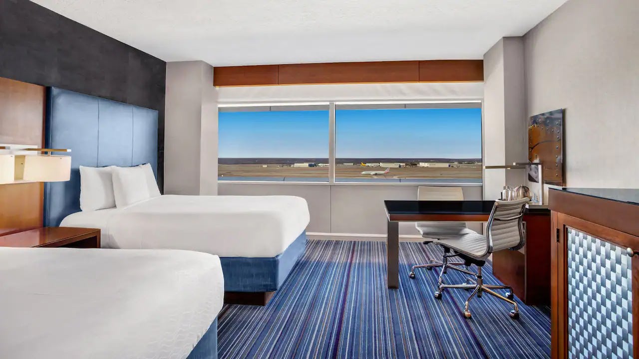 grand-hyatt-dfw-2-queen-beds-with-runway-view_5724