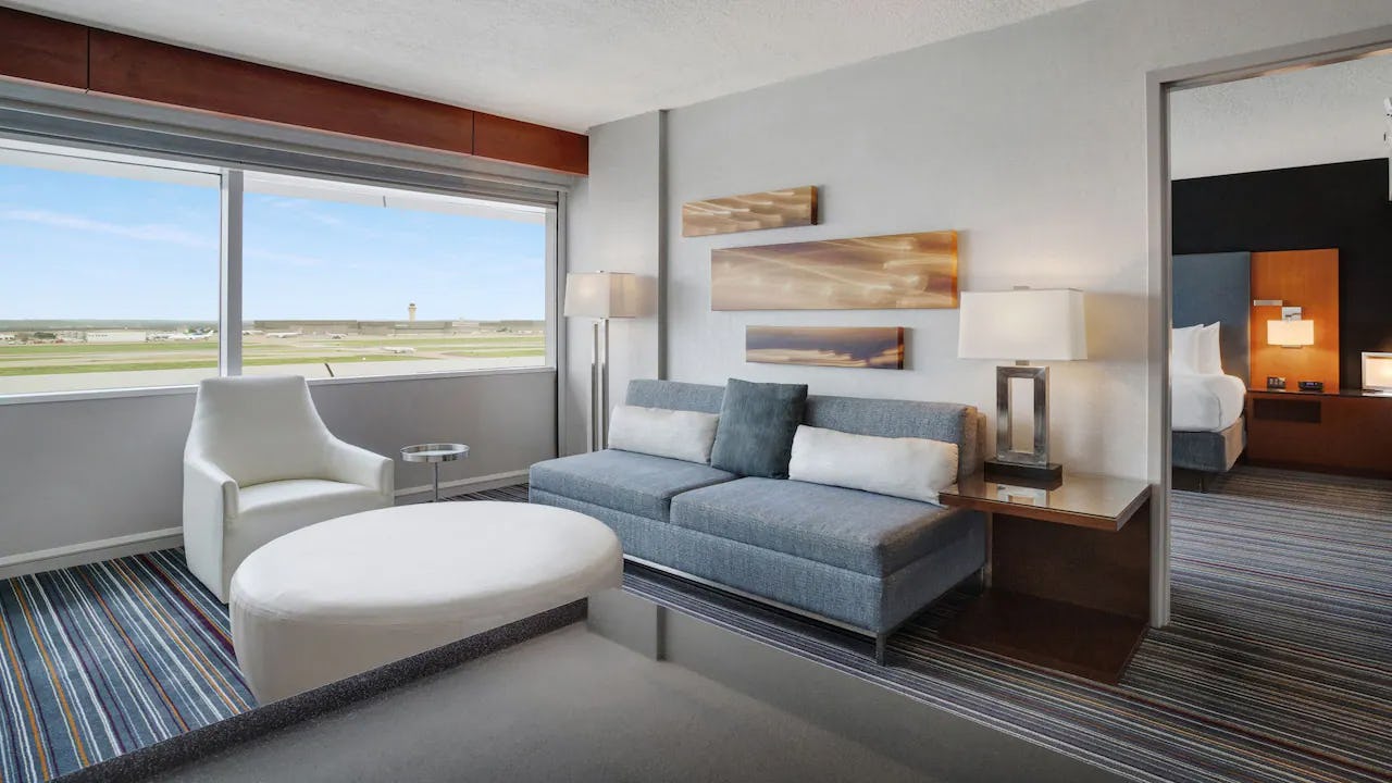 grand-hyatt-dfw-executive-suite_5724