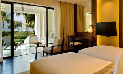 2 Twin Beds With Balcony Bay View