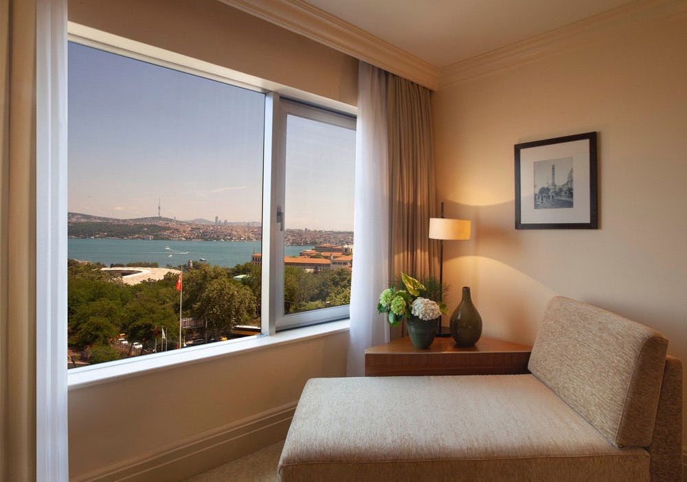 grand-hyatt-istanbul-1-king-bed-sea-view-01_1879