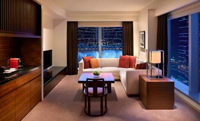 Grand Deluxe Fountain View Suite King