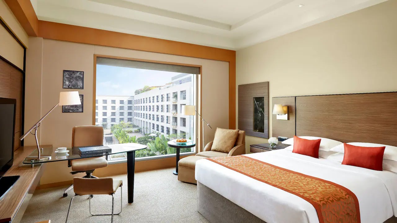 1 King Bed Courtyard View