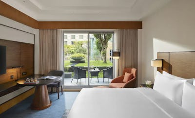 1 Queen Bed Patio Club Access