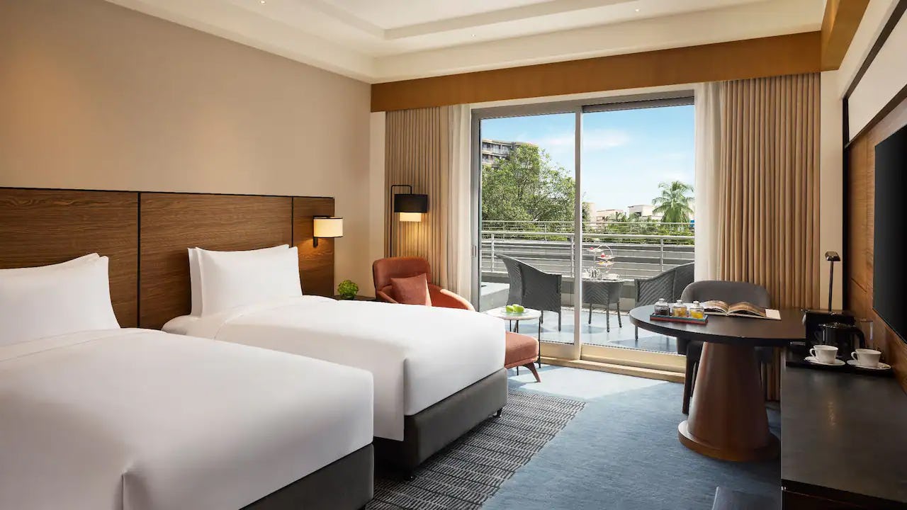 2 Twin Beds Club Access