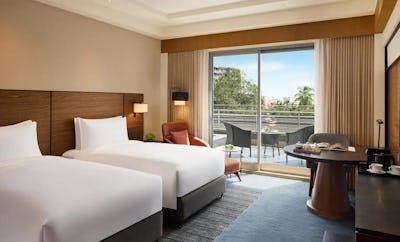 2 Twin Beds Club Access