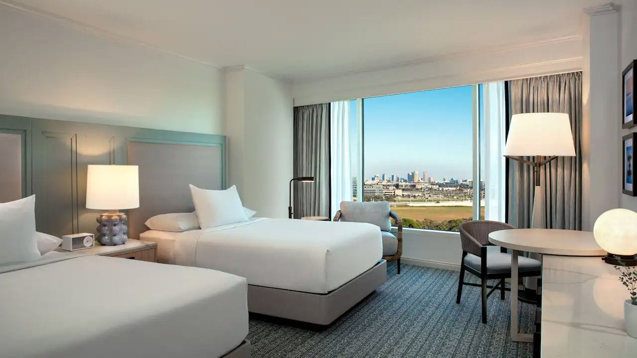 2 Double Beds with Runway View