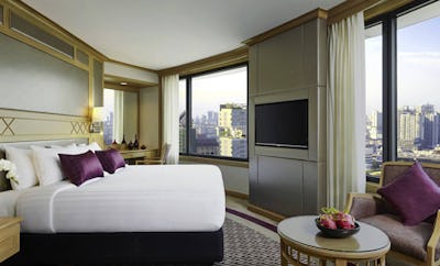 Corner Room with 1 King Bed