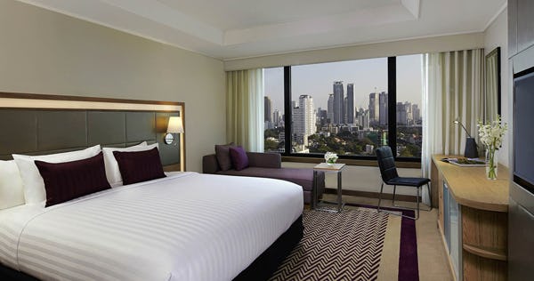 grand-mercure-bangkok-atrium-deluxe-room-with-one-king-bed-01_40