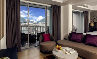 Deluxe Suite 1 King Bed