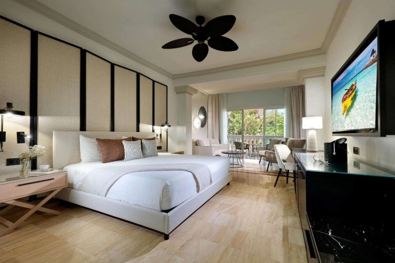 Junior Suite Poolside Ocean View