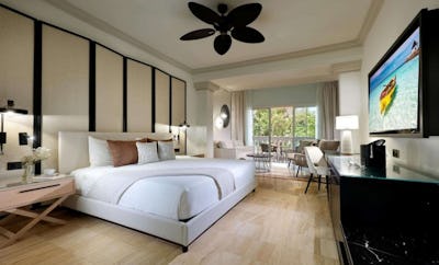 Junior Suite Poolside Ocean View