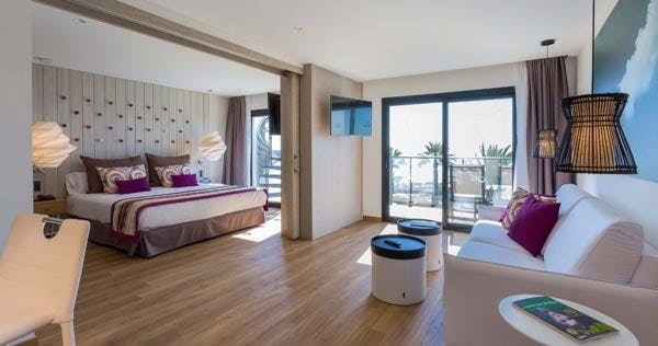 grand-palladium-white-island-resort-and-spa-spain-seafront-view-suite-web-exclusive-01_11403
