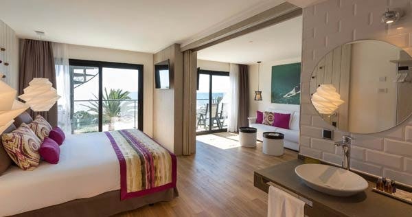grand-palladium-white-island-resort-and-spa-spain-superior-suite-seafront-view-web-exclusive-01_11403