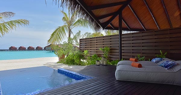 grand-park-kodhipparu-maldives-beach-pool-villa-03_10408