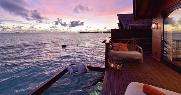 grand-park-kodhipparu-maldives-ocean-water-villa-03_10408