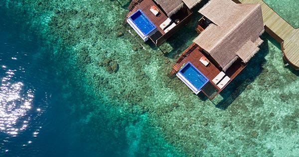 grand-park-kodhipparu-maldives-reef-pool-water-villa-01_10408