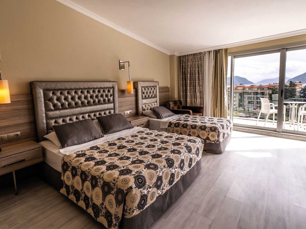 Standard Side Sea View Room