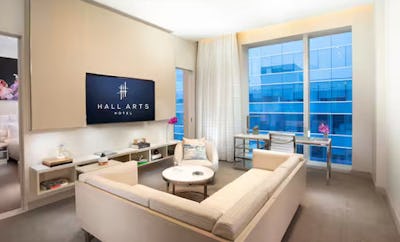 1 KING BED 1 BEDROOM SUITE ACCESSIBLE BATHTUB