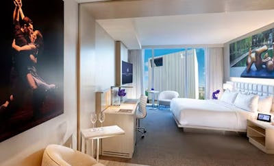 1 KING BED PREMIUM HEARING ACCESSIBLE