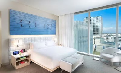 1 KING JR STE HEARING ACCESSIBLE