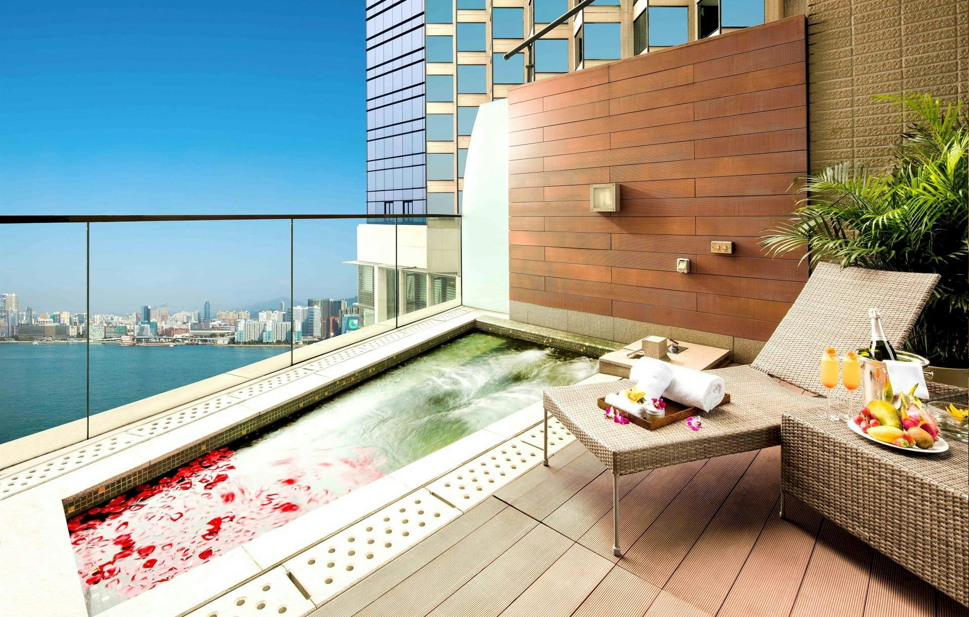 Executive Harbour View Suite With Patio