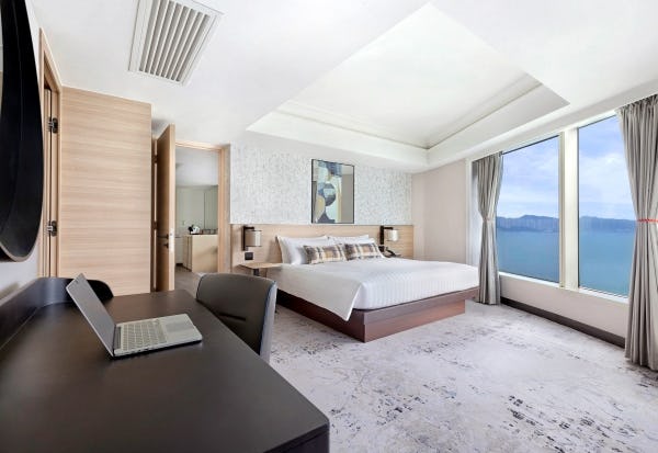 Deluxe Harbourview Suite