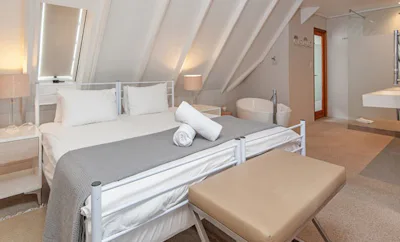 Wood-Fired Hot Tub Romantic Room