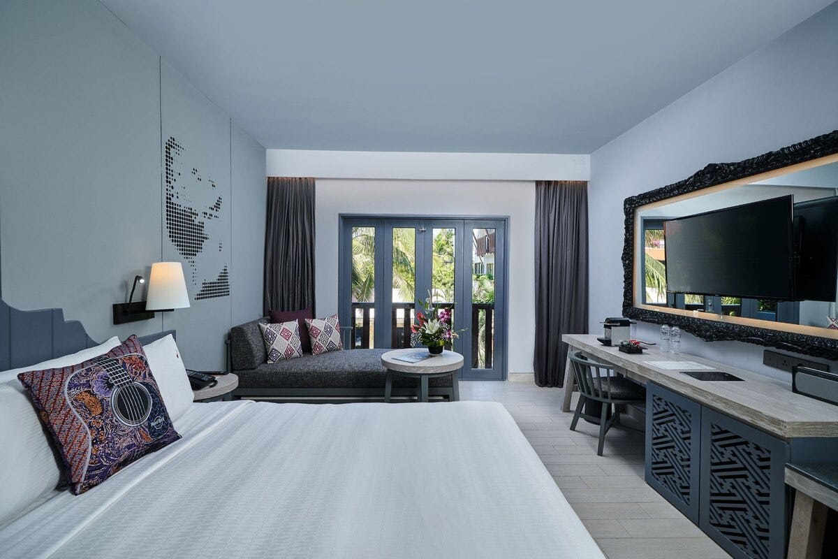 Deluxe King/Two Queens Premium