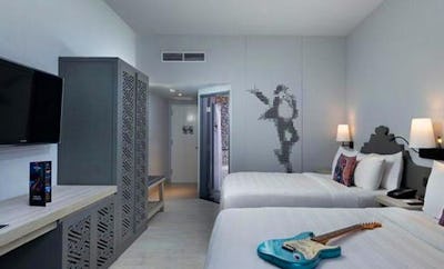 Deluxe King/Two Queens