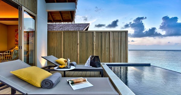 hard-rock-hotel-maldives-platinum-overwater-pool-villa-02_10708