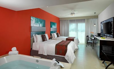 DELUXE PARTIAL OCEAN VIEW