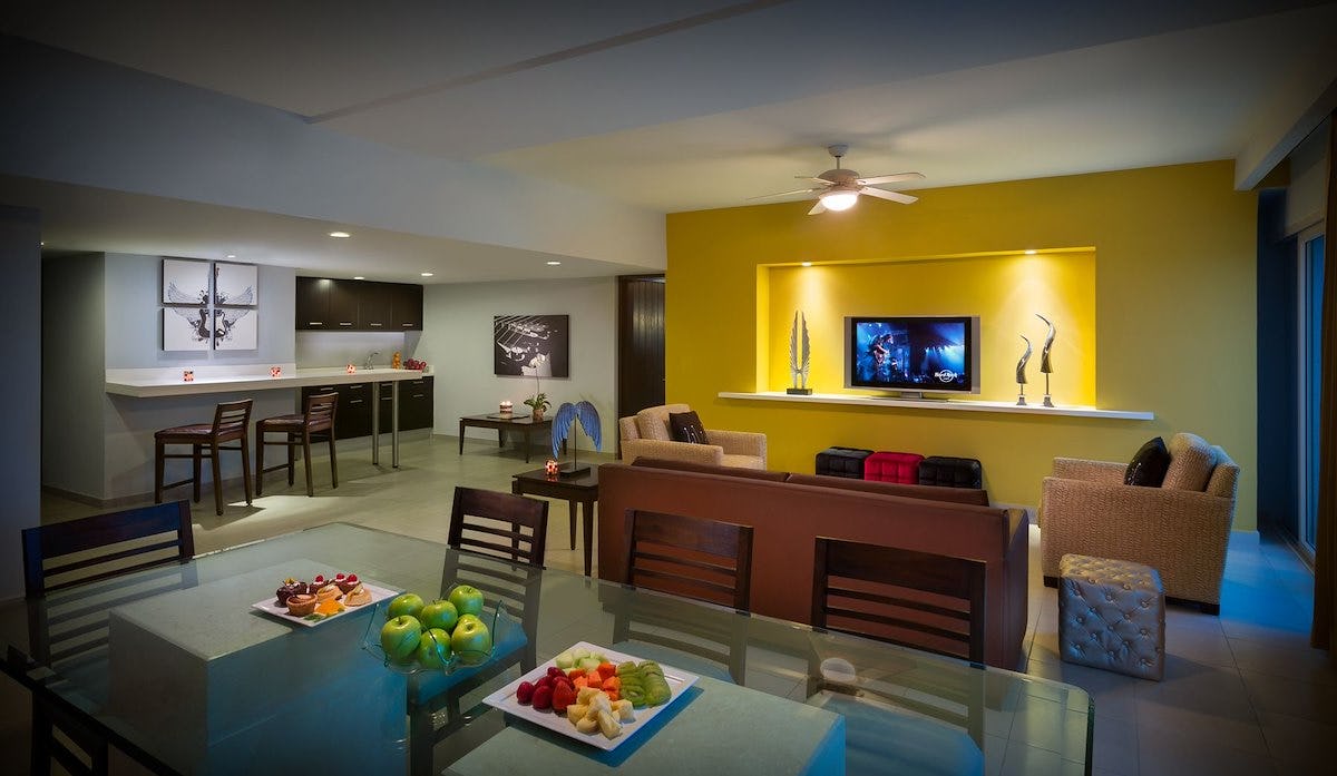 ROCK SUITE OCEAN VIEW (TWO BEDROOM) WITH TELEPHONE CONCIERGE